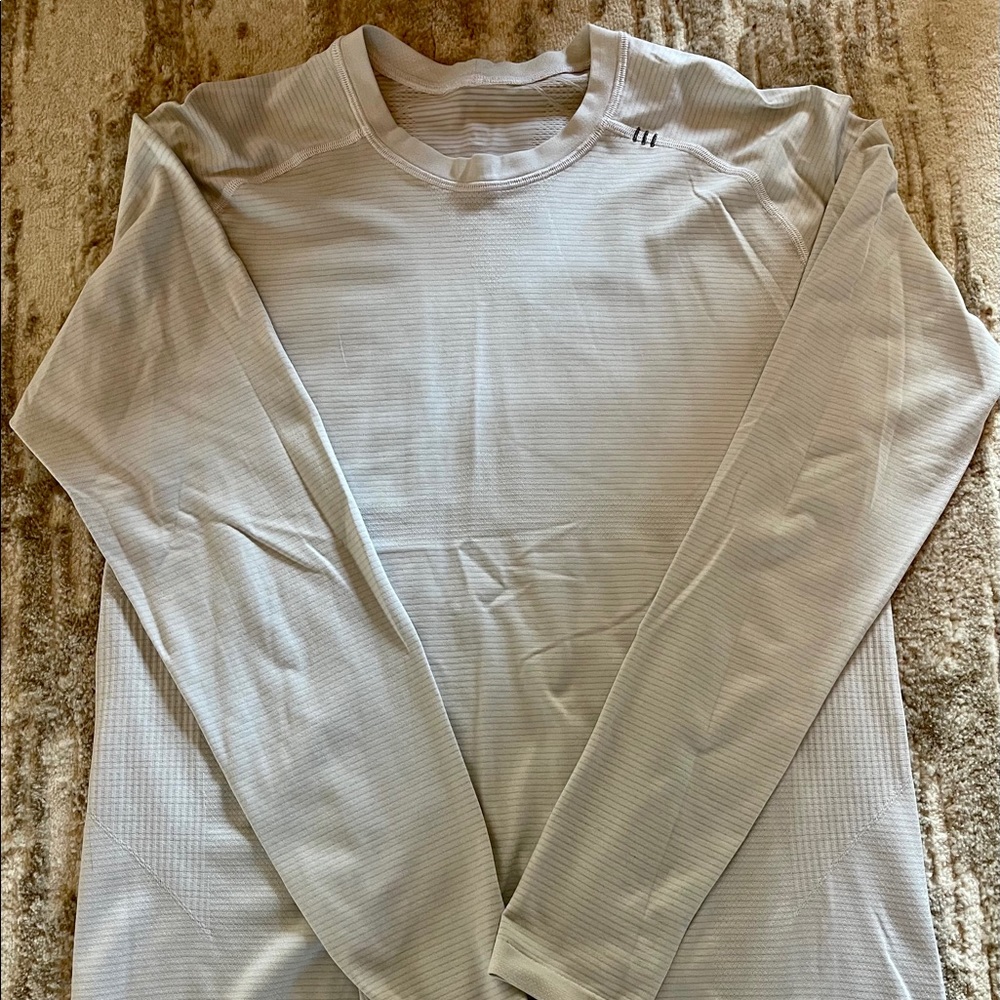 Men’s authentic Lululemon long sleeve shirt